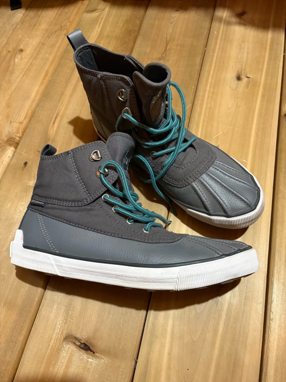 Columbia Women’s Gray Duck Boots with Teal Laces Size 10.5